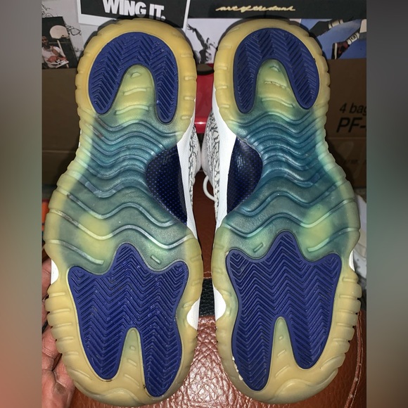 Jordan 11 Retro IE Cobait (2015) (GS) - Picture 4 of 6